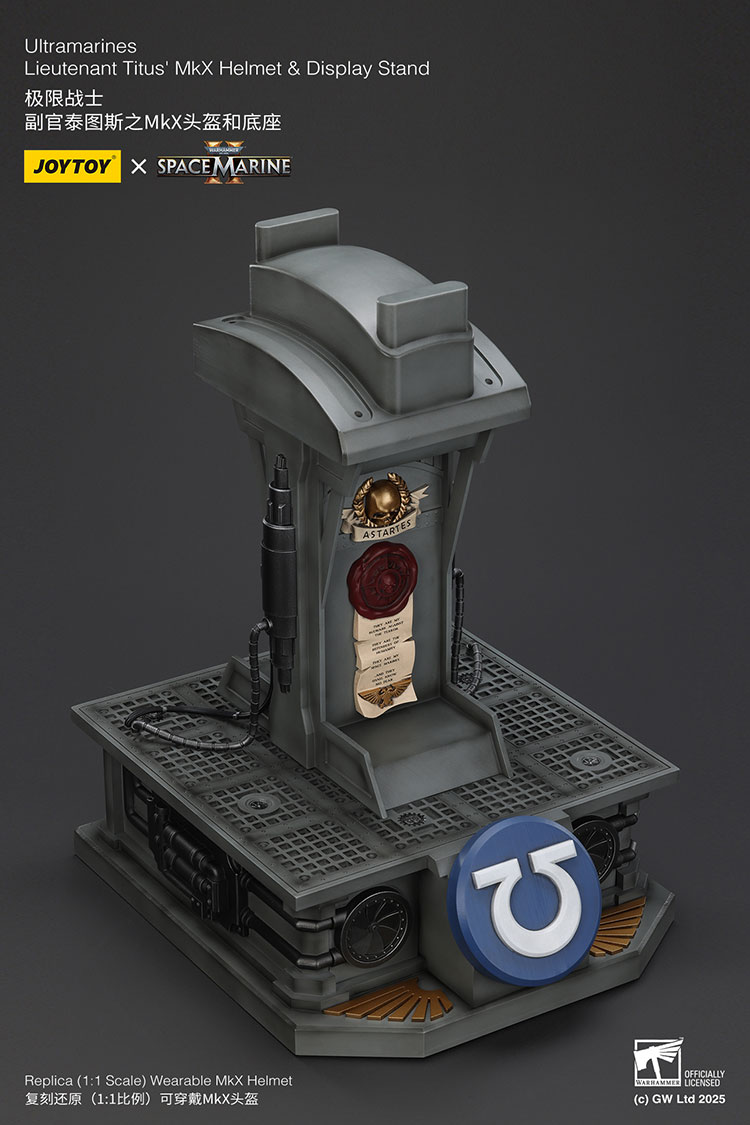 Ultramarines Lieutenant Titus' MKX Helmet & Display Stand - view 14